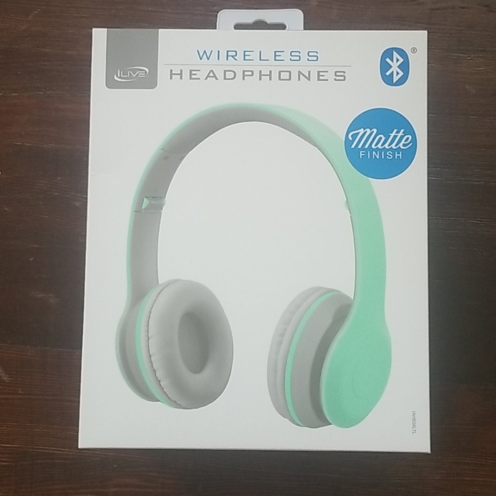 Wireless over ear headphones